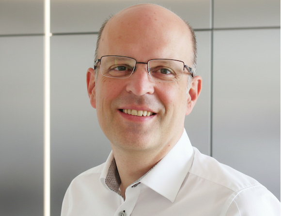 Ralf Przybilla, Bachelor Professional in Accounting IHK, Financial Accountant, Payroll Accountant, and Accounting Expert in Kaiserslautern, Germany, is visible here in the picture. The Accounting Manager with expertise in professional accounting presents himself here with an open smile as the owner, as clients from Germany, the EU, Switzerland, and the UK work with his service. Renowned and even prominent clients, especially from the UK, trust the DATAC Accountant and recommend his services in Financial Accounting and Payroll Accounting according to German standards. For companies with up to 25 employees, the DATAC Accounting Service Ralf Przybilla is a personable, friendly, and consistently professional choice. The photo shows with a smile: Ralf Przybilla is an Accountant who wants to offer first-class services as an outsourcing partner, in financial accounting, optionally also in payroll accounting for German employees. Whether clients are in London, UK, Switzerland, the EU, or Germany—such as Berlin, Munich, Stuttgart, or Leipzig: The expert shown in the picture speaks the language of accounting and not only German, but also English at a high level.